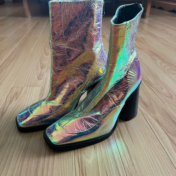 L’Intervalle Holographic Iridescent Ankle Boots - Picture 3 of 5